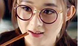 眼镜女生敲门吃瓜,揭秘吃瓜背后的故事