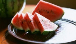 吃瓜喝啤酒吗,吃瓜配啤酒，畅享清凉时光