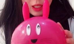 吃瓜冰块的视频,吃瓜冰块视频带你领略清凉新体验