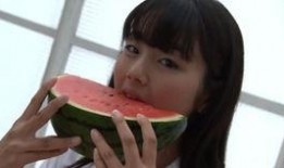 吃瓜少女味,吃瓜少女的甜蜜味蕾之旅