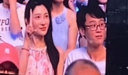 眼镜女生敲门吃瓜,揭秘吃瓜背后的故事