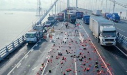 吃瓜鲁桥,揭秘网红桥背后的美食传奇