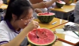 班主任吃瓜,揭秘校园里的趣味瞬间