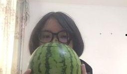 吃瓜冰块的视频,吃瓜冰块视频带你领略清凉新体验