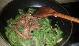 北方吃凉瓜牛肉,北方夏日里的清爽美食新体验